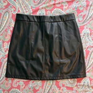 SHEIN Black Faux Leather Mini Skirt with Panel Seams
